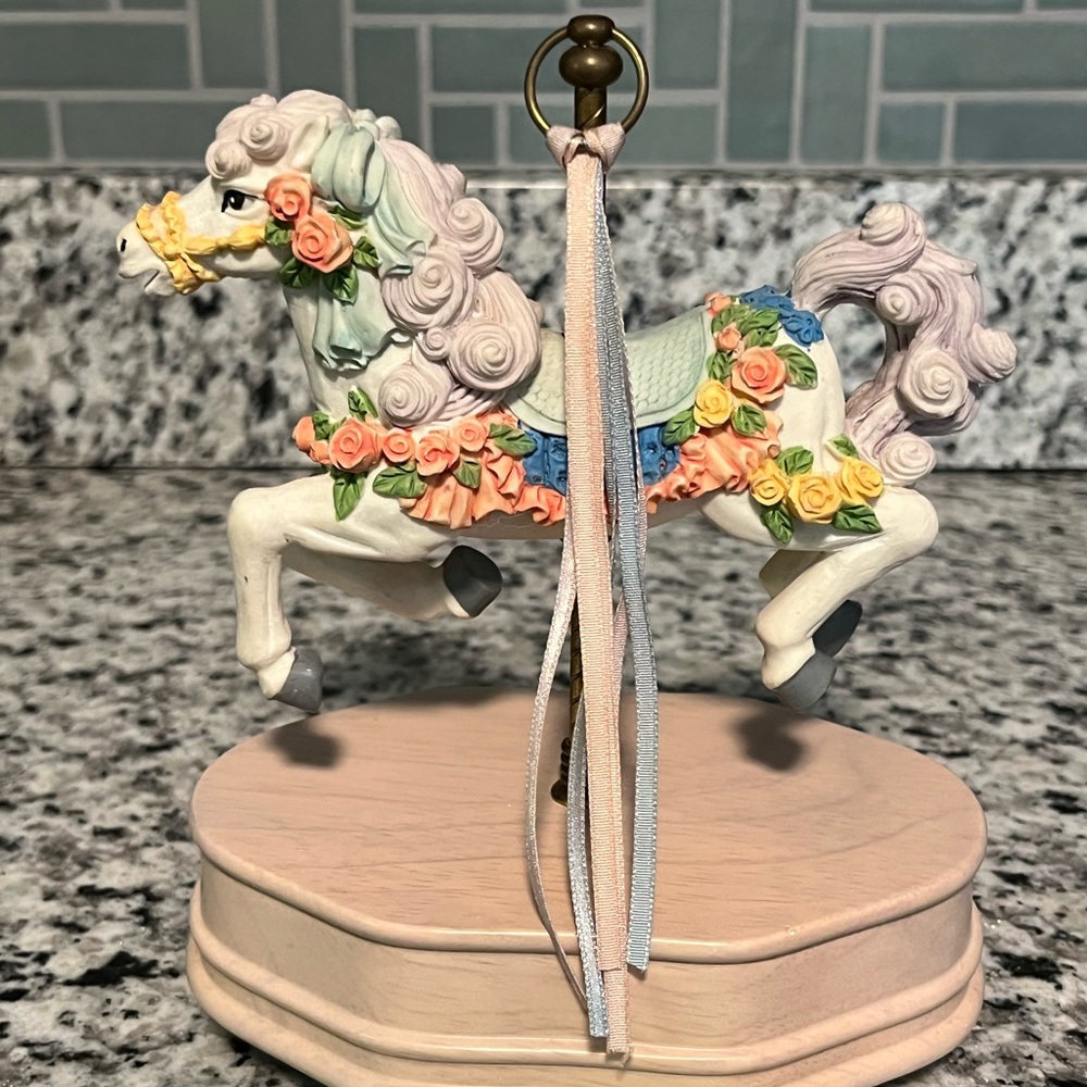 Vintage Carousel Horse Music Box plays Waltz in the Flowers (The Nutcracker)